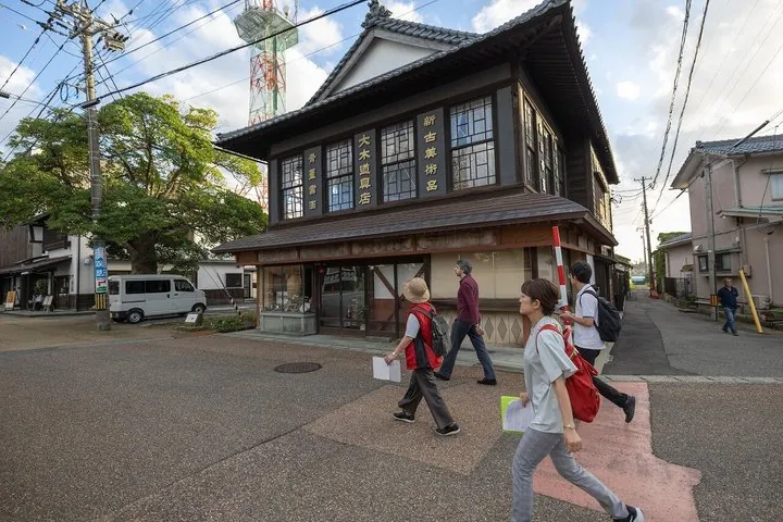 Explore Fukui’s Merchant Heritage with a Bonsai Craft Session — operator photo 11