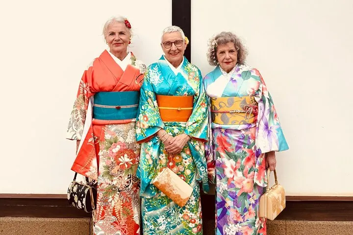 Colorful Beautiful Kimonos!!