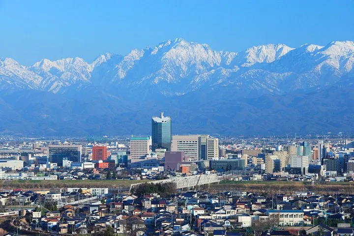 Port pick up Toyama Private Tour with Licensed Guide and Vehicle — operator photo 2