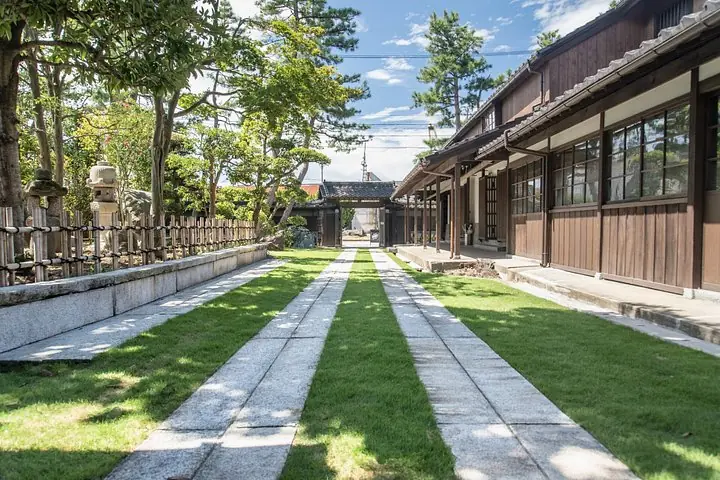 Port pick up Toyama Private Tour with Licensed Guide and Vehicle — operator photo 4