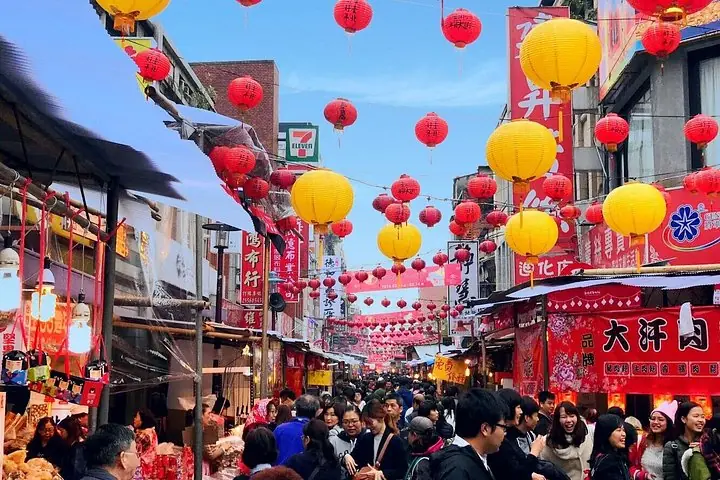 2-Hour Private Dadaocheng Walking Tour — operator photo 2